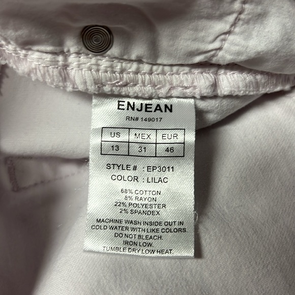 Enjean Distressed Raw Hem Cropped Pants - Picture 6 of 6